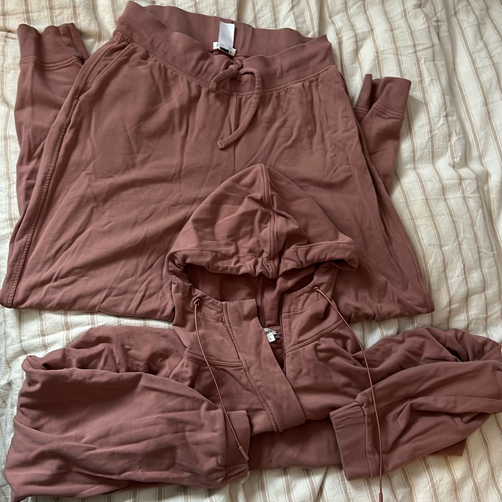 Knix jogger set